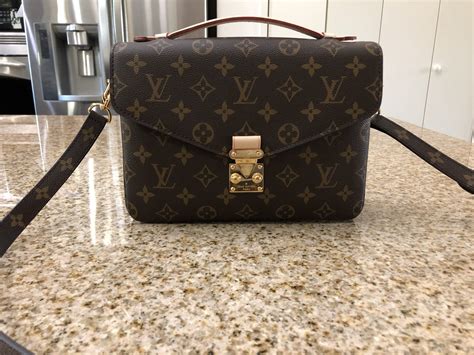 pursevalley louis vuitton fake